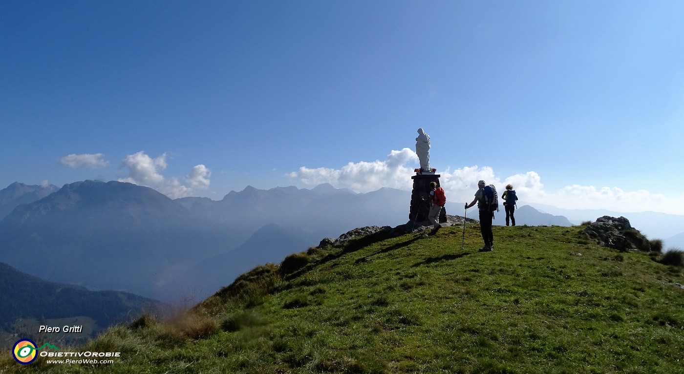 32 Alla Madonna della Costa di Corna Rossa (1780 m).JPG